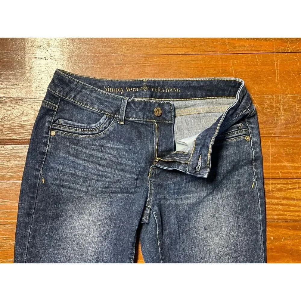 Simply Vera Vera Wang Straight Leg Jeans Size 6 Denim Logo Pockets Medium Wash